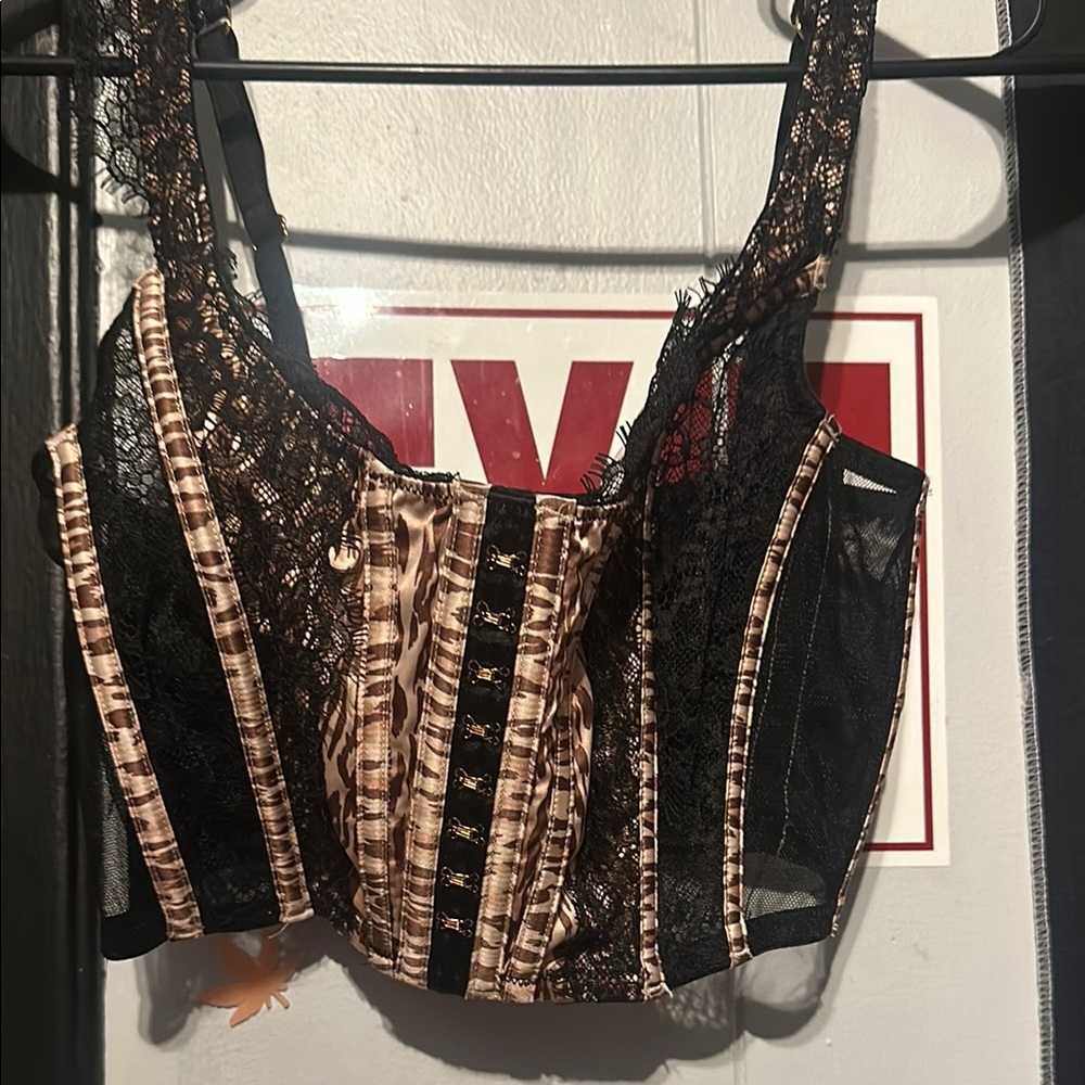 Victoria's Secret Black and Tan Lace Bra